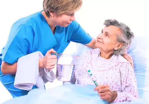 Se caută infirmiere. Peste 2.000 de joburi vacante în toată ţara