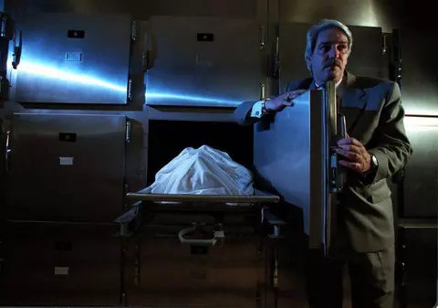 Cutremurător! L-au găsit MORT ÎN CASĂ după doi ani, purtând doar o pereche de șosete