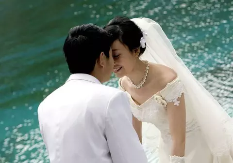 Chinezoaicele de peste 27 de ani, nemăritate, considerate "RESTURI"