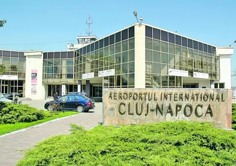 Un transport de măşti, costume și mănuși de protecţie pentru Italia, blocat pe Aeroportul Cluj