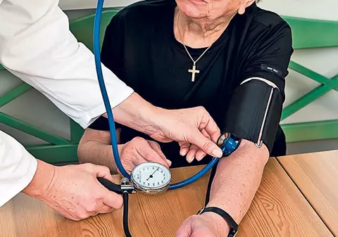 Intervenţie în premieră în România! Au scăpat definitiv de tensiunea arterială