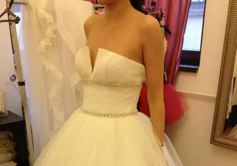 Vezi ce VEDETĂ DE TELEVIZIUNE se pregăteşte de NUNTĂ! A probat peste 20 de rochii de mireasă, însă vrea CEVA IEŞIT DIN COMUN! FOTO