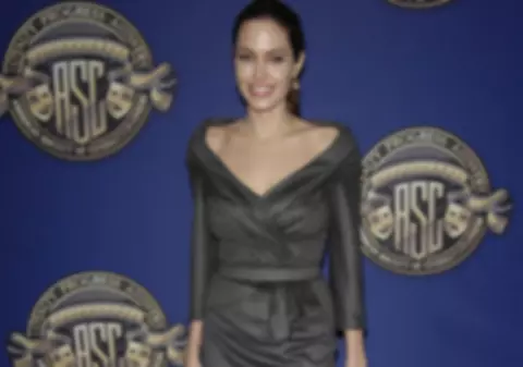 Angelina Jolie, lipsită de strălucire pe covorul roșu! Aparița ȘTEARSĂ cu care a surprins vedeta | FOTO