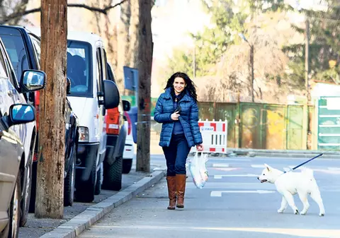 Raluca lui Mircea Radu a zăpăcit toţi câinii cu poftele de gravidă!