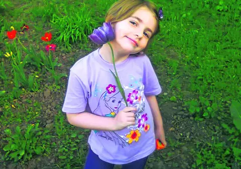 Operată în Germania, Cosmina are din nou nevoie de ajutor