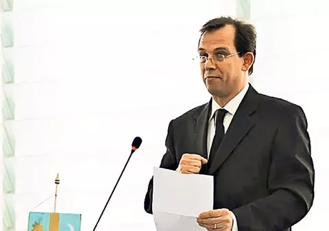 INCREDIBIL! Un ungur îşi bate joc de România în capitala Europei! Parlamentarii români sar la gâtul eurodeputatului Csaba Sogor