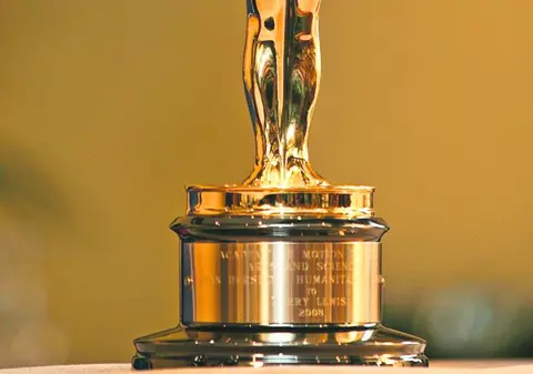 Cine nu ia Oscar primeşte prezervative