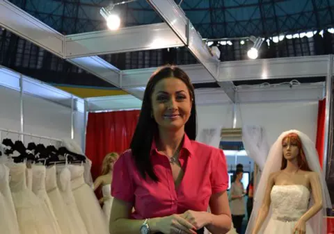 Gabriela Cristea, trasă prin inel la târgul de nunţi! Scandalul cu familia şi-a pus amprenta pe silueta vedetei | FOTO