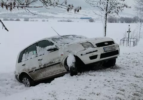 CE MAI VREME! Zăpada a făcut "ravagii" în Bistriţa-Năsăud
