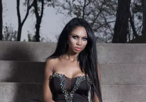 Laurette: "Regret că mi-am pus silicoane"