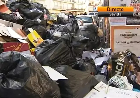 Orașul spaniol Sevilia, îngropat în gunoaie - VIDEO