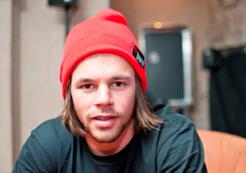 INTERVIU | Ulrik Badertscher, unul dintre cei mai sălbatici şi mai valoroşi snowboarderi din lume, este îndrăgostit de alcoolul românesc.