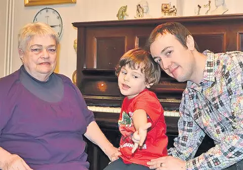 Geambaşu şi-a dus fiul la fosta lui profă de pian