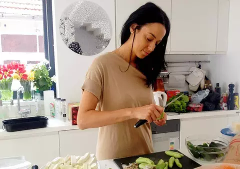 Andreea Raicu te învaţă SĂ MĂNÂNCI SĂNĂTOS! Iată 3 REGULI DE ALIMENTAŢIE!