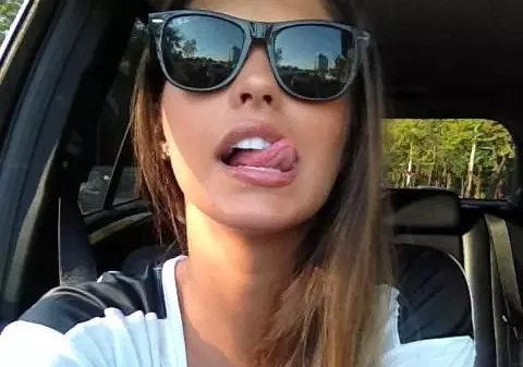 Credeai că le-ai văzut pe toate? Nici nu poți să-ți imaginezi ce face Antonia cu limba! FOTO