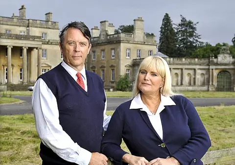 INCREDIBILA DECĂDERE A UNEI FAMILII NOBILIARE din ANGLIA! Trăiesc într-un PALAT, dar nu au ce să pună pe masă!