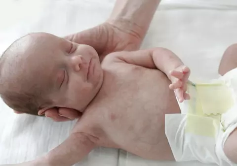 Ce a păţit o femeie gravidă la spital te va scoate din sărite! Lăsată să NASCĂ SINGURĂ