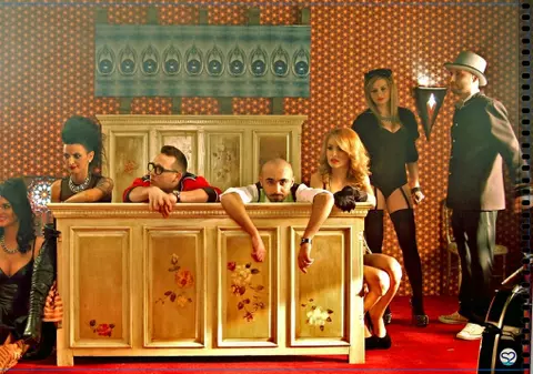 Andra, Antonia, Ruby, FRUMUSEŢILE pe care Cabron le-a convins să apară în NOUL VIDEOCLIP, "Iarna pe val"! VIDEO