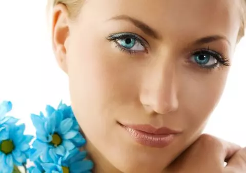 Dr. Dana Miricioiu: „Ai cearcăne şi vrei să scapi de ele? Eu am soluţia perfectă!”