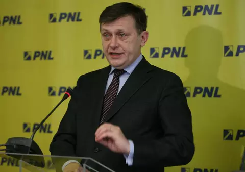 Crin Antonescu, reales PREȘEDINTE PNL: "E ultima oară când particip la un Congres"