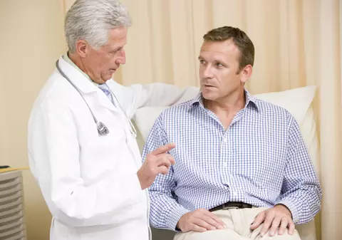 STUDIU ÎNGRIJORĂTOR! Statul la birou creşte dramatic riscul de cancer, boli ale inimii şi diabet!