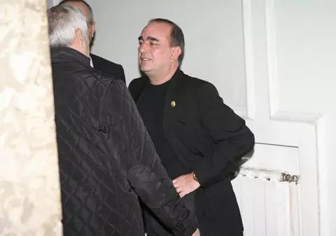 Gheorghe Neţoiu pune faianţă şi gresie în penitenciar