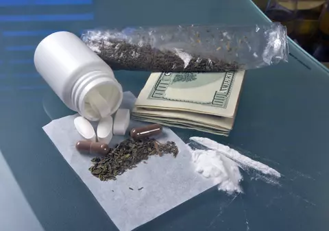 România, ţara traficanţilor de droguri. Aproape jumătate din "afacerile" de crimă organizată au ca monedă de schimb stupefiantele!