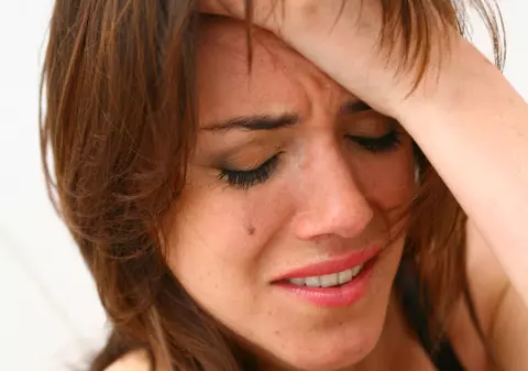 AMOR CIUDAT! Ea are 21 de ani, el 70, e sărac şi a părăsit-o! Vezi de ce!