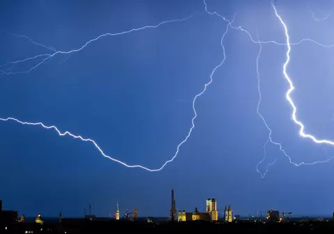 Semn rău? Un fulger a lovit Bazilica Sfântul Petru, după demisia Papei Benedict