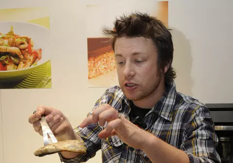 BUCĂTARUL TRĂSNIT! Cum ÎȘI PEDEPSEȘTE Jamie Oliver  COPIII NEASCULTĂTORI