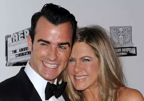 Jennifer Aniston se pregăteşte intens de nuntă. Actriţa vrea să preia numele viitorului său soţ, Justin Theroux
