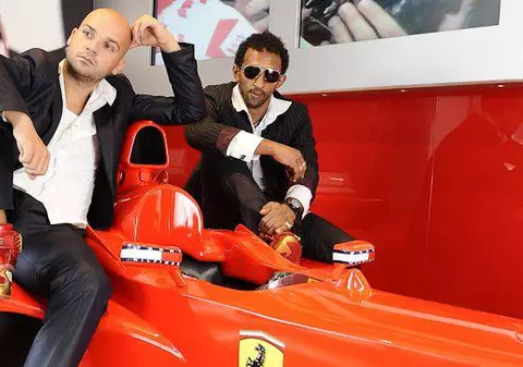 NOU VIDEOCLIP de la Alb Negru. Iată ce V-AU PREGĂTIT cei doi BĂRBAŢI PERFECŢI