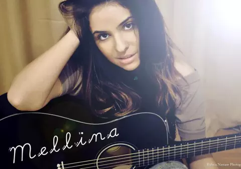 Mellina lansează versiunea acustică a hit-ului "1ndrăgostit" | VIDEO