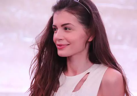 VEZI ce CADOU A PRIMIT MONICA GABOR de la IUBITUL CHINEZ de SFÂNTUL VALENTIN!