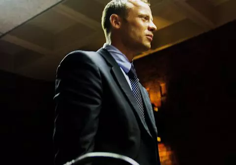 Oscar Pistorius şi-a vânat iubita prin casă: "Înainte a împuşcat-o în şold, apoi a mers după ea în baie şi a împuşcat-o ÎN CAP prin uşă"