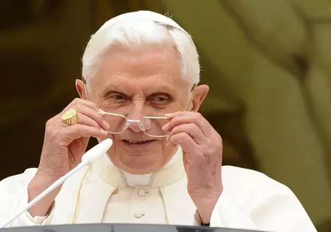 Papa Benedict al VXI-lea, implicat într-un dosar de pedofilie | Papa de la Roma, demisie