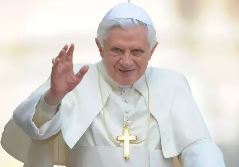 "Demisia este cea mai mare realizare a Papei Benedict al XVI-lea!". Afla ce vedetă a sărbătorit după ABDICAREA ȘOC a Suveranului Pontif!  
