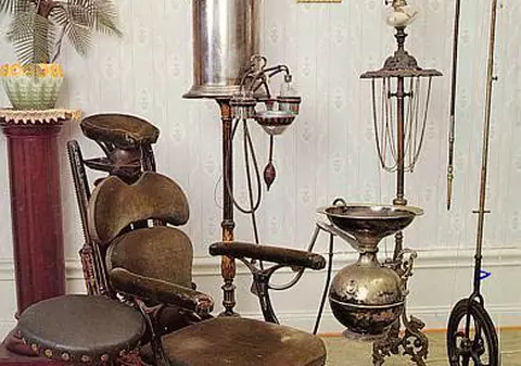 Te-ai mai duce la dentist? Aşa arătau primele scaune ”de tortură”