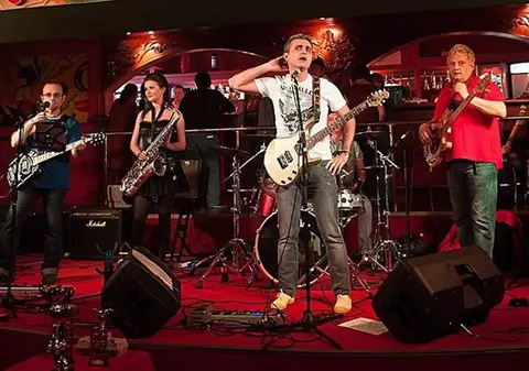 Robert Turcescu, ACUZAT că a făcut PLAYBACK în semifinala EUROVISION 2013. Tu ce crezi, a cântat live sau nu? ASCULTĂ prestația lui! | VIDEO