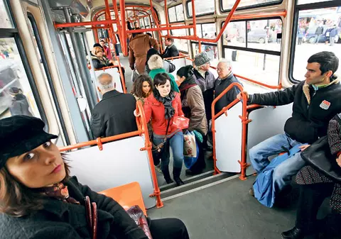Ce boli poți lua din transportul în comun