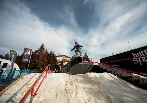 La Baia Mare, ”nebunie” snowboard pentru 2.000 de euro