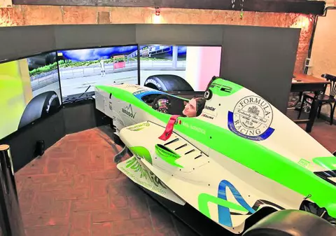 Aşa se antrenează un pilot de curse! 