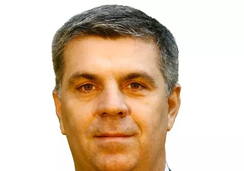 ULUITOR! Şi-a 'tras' legitimaţia de parlamentar cu numărul 1, chiar dacă acestea se acordă în ordine alfabetică