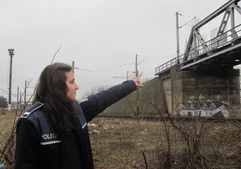 A vrut să îşi sperie iubitul in noaptea de Dragobete, dar s-a electrocutat