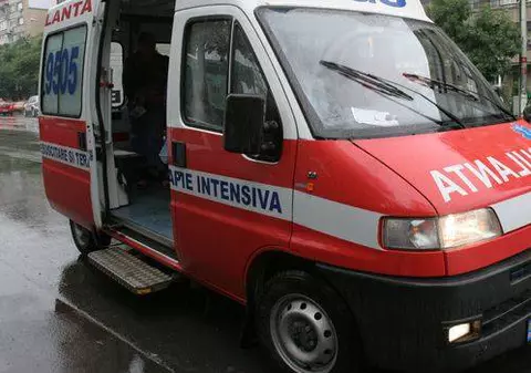 Grav accident rutier: 5 morţi după ce o maşină s-a izbit de un TIR, în Cluj
