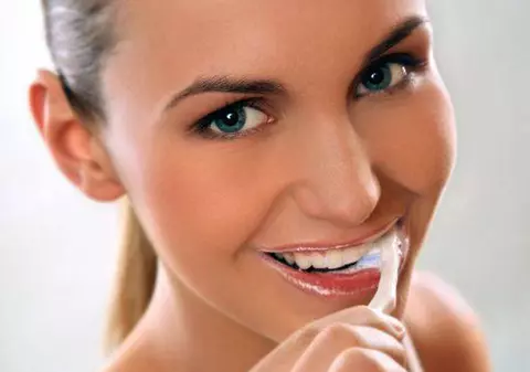 Peste 100 de tineri în pijamale s-au spălat pe dinţi în centrul Sibiului. Află motivul!