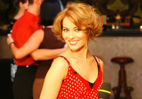 BUNICA Laurei Cosoi S-A APUCAT DE CÂNTAT la peste 80 de ani! FOTO