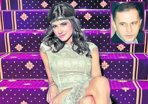 Fata mea este model! Ana, fiica lui Mircea Geoană, a prezentat pentru prima dată o colecţie de rochii