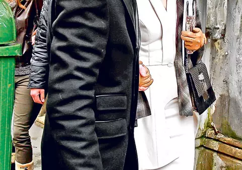 Iulia a dat iama în magazine, după divorţ