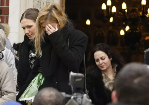 Dana Rogoz, distrusă de durere! A fost sprijinită de Adela Popescu | FOTO